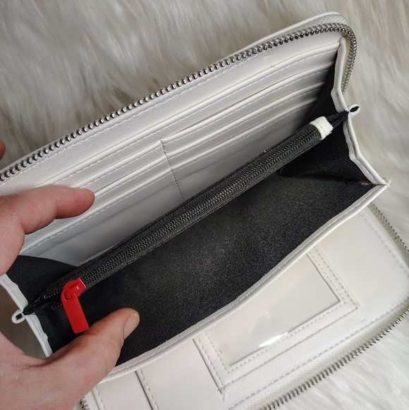 Betsey Johnson Heart Valentine Zip Around Wristlet Wallet - Picture 10 of 15